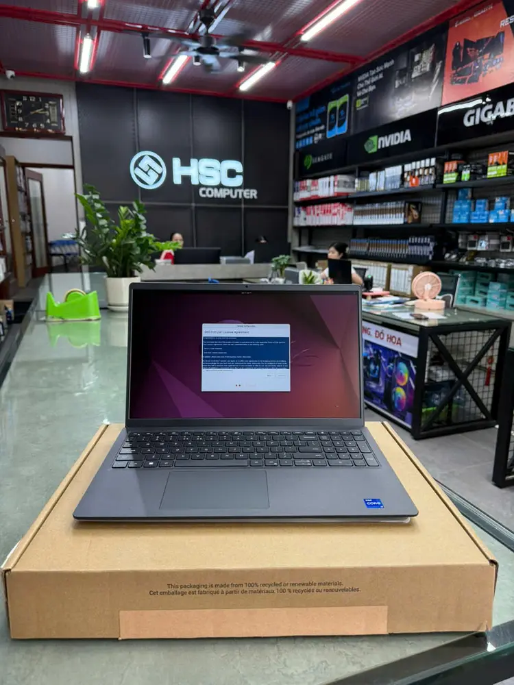 Dell Vostro 15 3530: Core i7 1355U 16GB RAM/512GB/15.6"/DOS/Xám)